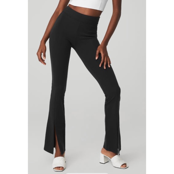 ALO Yoga Pants - Alo Yoga Leggings Airbrush 7/8 High Waist Flutter in Black NWT Small